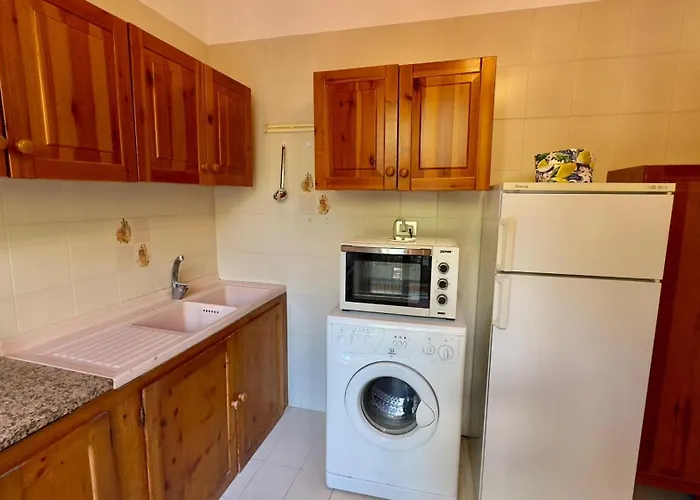 Jolinda Guest House, Accogliente Con 2 Da Letto, Vista Mare, Vicino Al Centro Di Con Piscina Fuori Terra