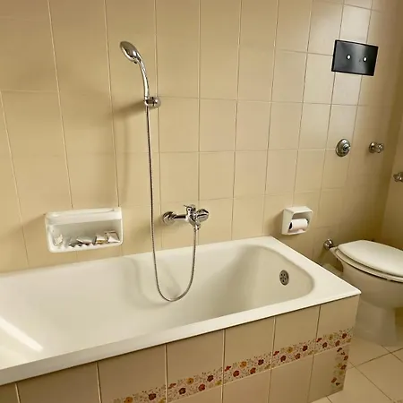 Jolinda Guest House, Accogliente Con 2 Da Letto, Vista Mare, Vicino Al Centro Di Con Piscina Fuori Terra * 切法卢