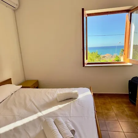 Jolinda Guest House, Accogliente Con 2 Da Letto, Vista Mare, Vicino Al Centro Di Con Piscina Fuori Terra