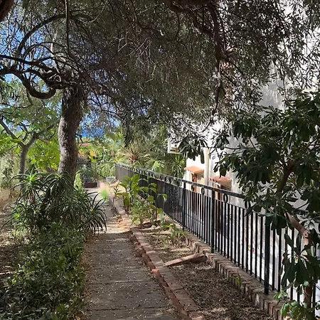 아파트 Jolinda Accogliente Vista Mare, Vicino Al Centro Di Con Piscina Fuori Terra
