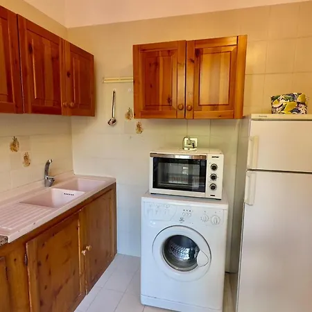 Jolinda Accogliente Vista Mare, Vicino Al Centro Di Con Piscina Fuori Terra