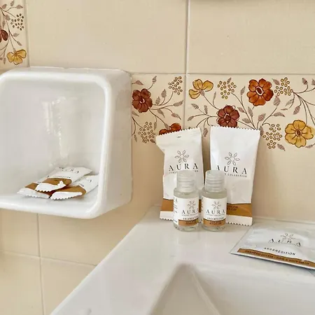 아파트 Jolinda Accogliente Vista Mare, Vicino Al Centro Di Con Piscina Fuori Terra