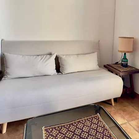 아파트 Jolinda Accogliente Vista Mare, Vicino Al Centro Di Con Piscina Fuori Terra