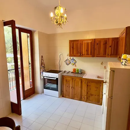 Jolinda Accogliente Vista Mare, Vicino Al Centro Di Con Piscina Fuori Terra