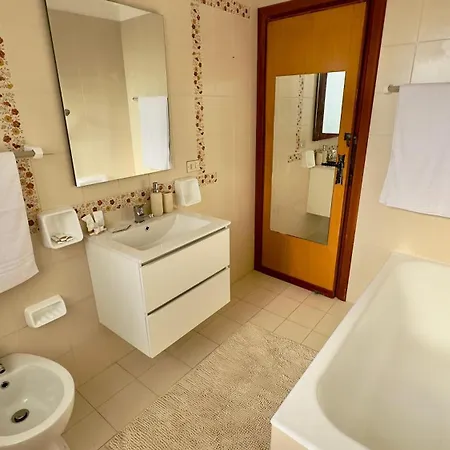 公寓 Jolinda Guest House, Accogliente Con 2 Da Letto, Vista Mare, Vicino Al Centro Di Con Piscina Fuori Terra 切法卢