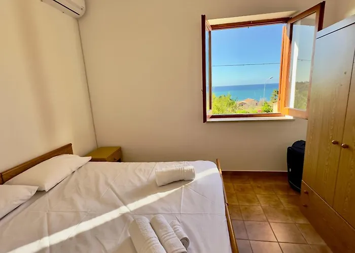 Jolinda Guest House, Accogliente Con 2 Da Letto, Vista Mare, Vicino Al Centro Di Con Piscina Fuori Terra