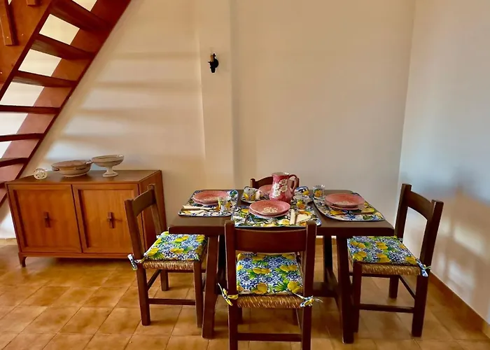 Apartamento Jolinda Guest House, Accogliente Con 2 Da Letto, Vista Mare, Vicino Al Centro Di Con Piscina Fuori Terra