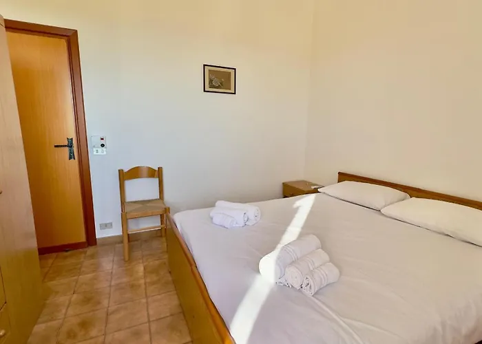 Apartamento Jolinda Guest House, Accogliente Con 2 Da Letto, Vista Mare, Vicino Al Centro Di Con Piscina Fuori Terra