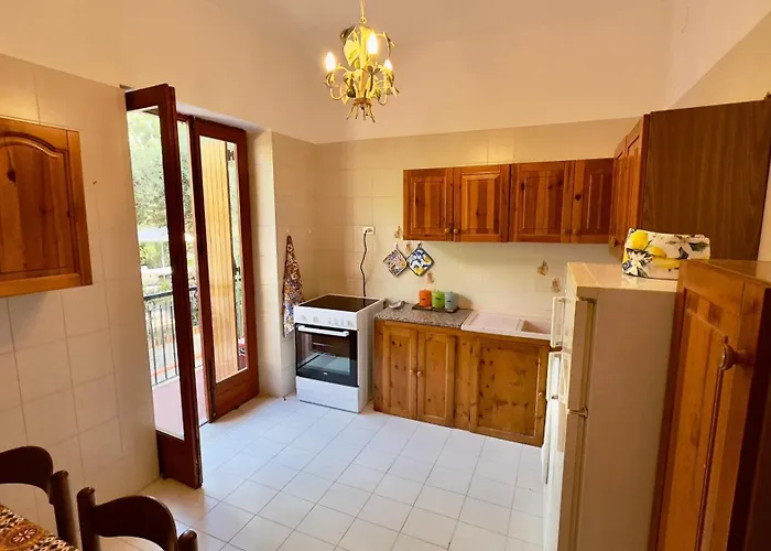 Jolinda Guest House, Accogliente Con 2 Da Letto, Vista Mare, Vicino Al Centro Di Con Piscina Fuori Terra