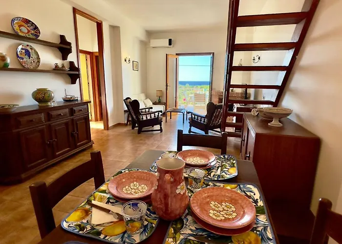 Apartamento Jolinda Guest House, Accogliente Con 2 Da Letto, Vista Mare, Vicino Al Centro Di Con Piscina Fuori Terra